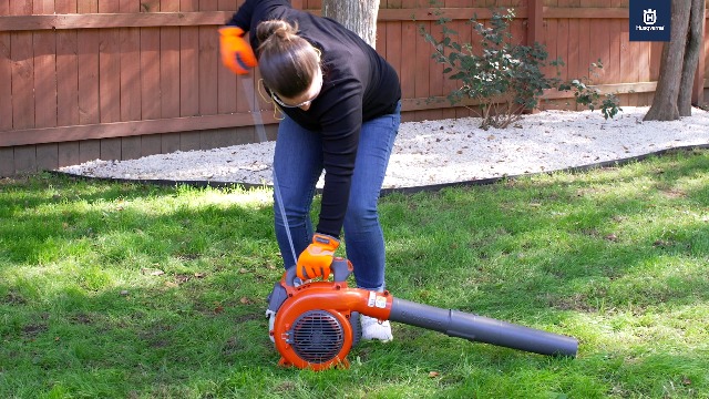 Amazon.com: Husqvarna 125B Gas Leaf Blower, 28-cc 1.1-HP 2-Cycle